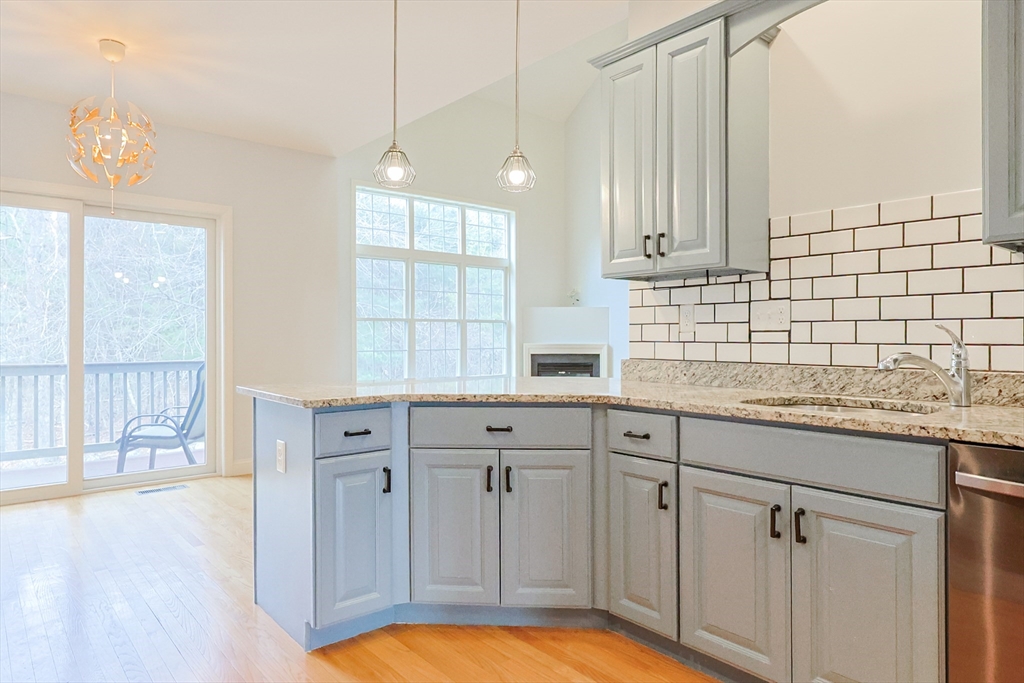 33 Garett Way, Unit 33 Holliston, MA 01746 - Photo 7 of 42