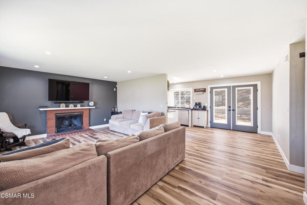 6395 Keystone Street Simi Valley, CA 93063 - Photo 6 of 38