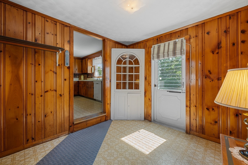 43 Rowena Street Worcester, MA 01606 - Photo 19 of 40