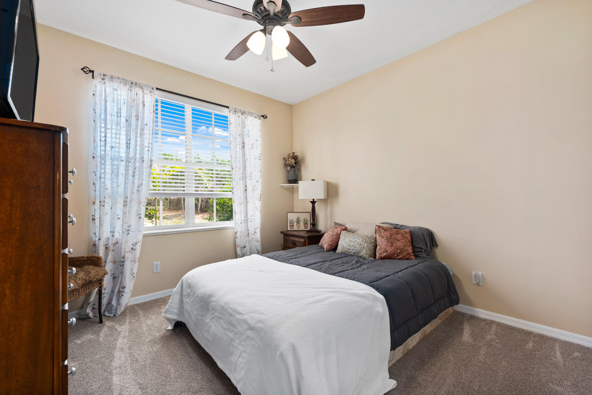 550 Southwest Rabbit Avenue Port St. Lucie, FL 34953 - Photo 12 of 18 Guest Bedroom 1