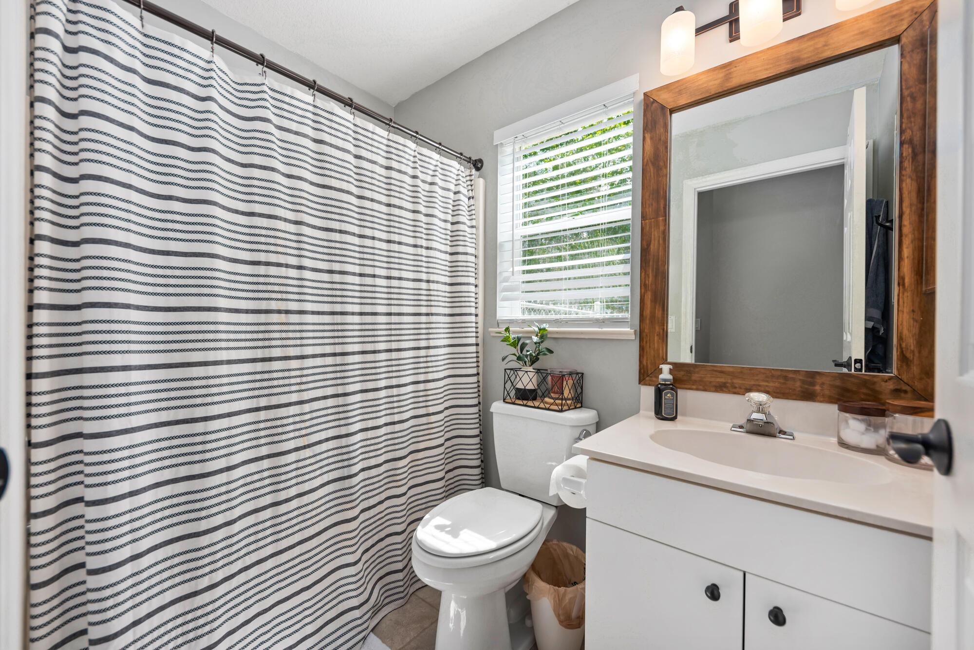 550 Southwest Rabbit Avenue Port St. Lucie, FL 34953 - Photo 14 of 18 Guest Bathroom