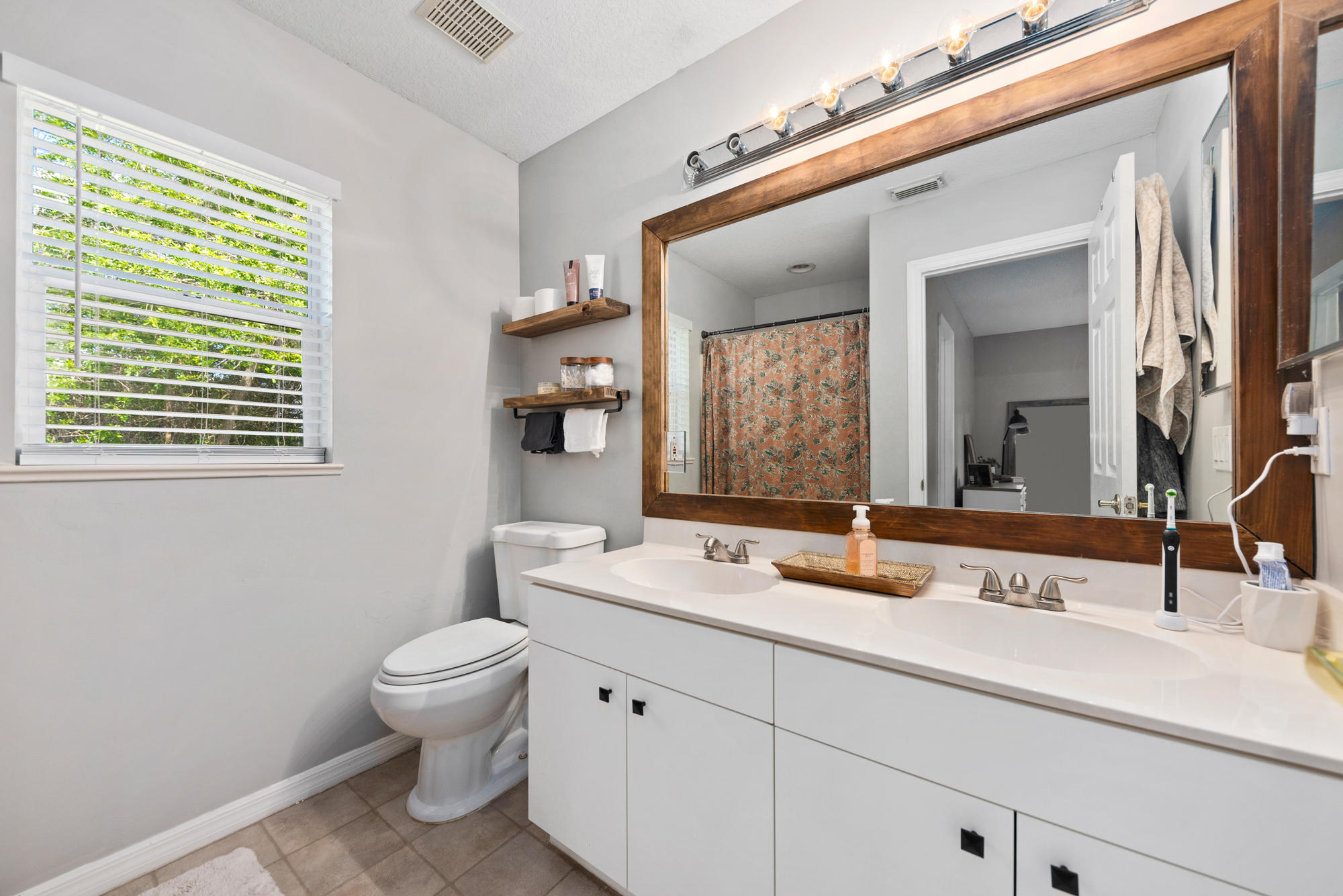 550 Southwest Rabbit Avenue Port St. Lucie, FL 34953 - Photo 10 of 18 Master Bathroom