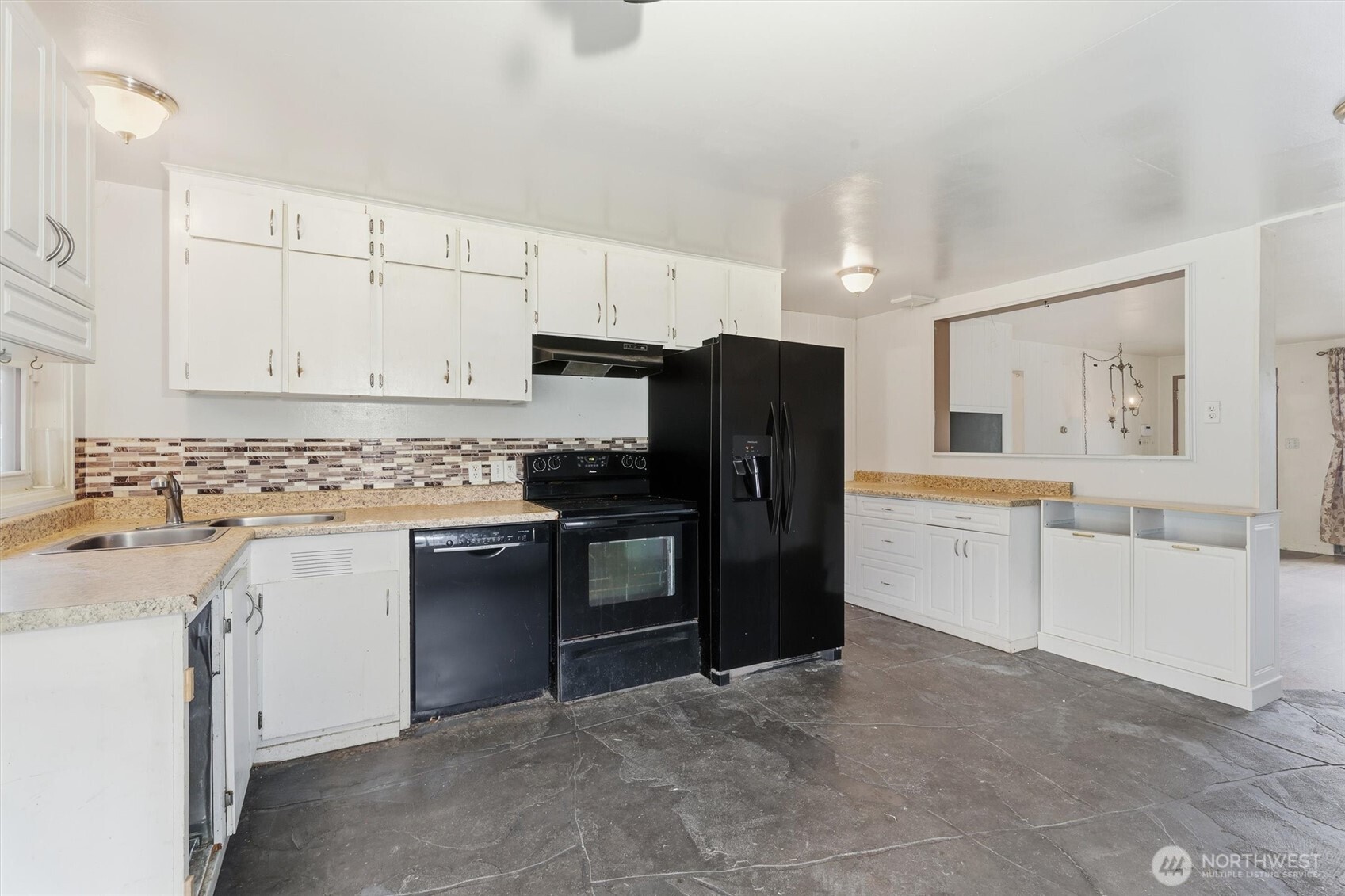 232 Bridgeway Everett, WA 98201 - Photo 9 of 40