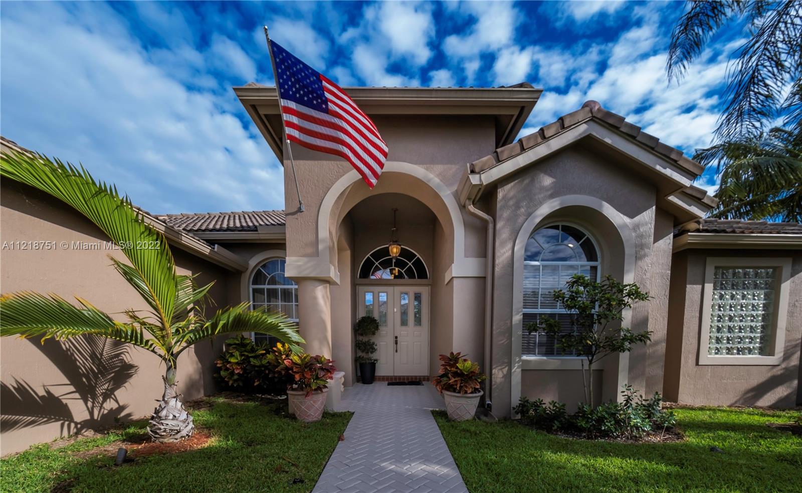 21432 Gosier Way Boca Raton, FL 33428 - Photo 3 of 55 a house view with a garden space