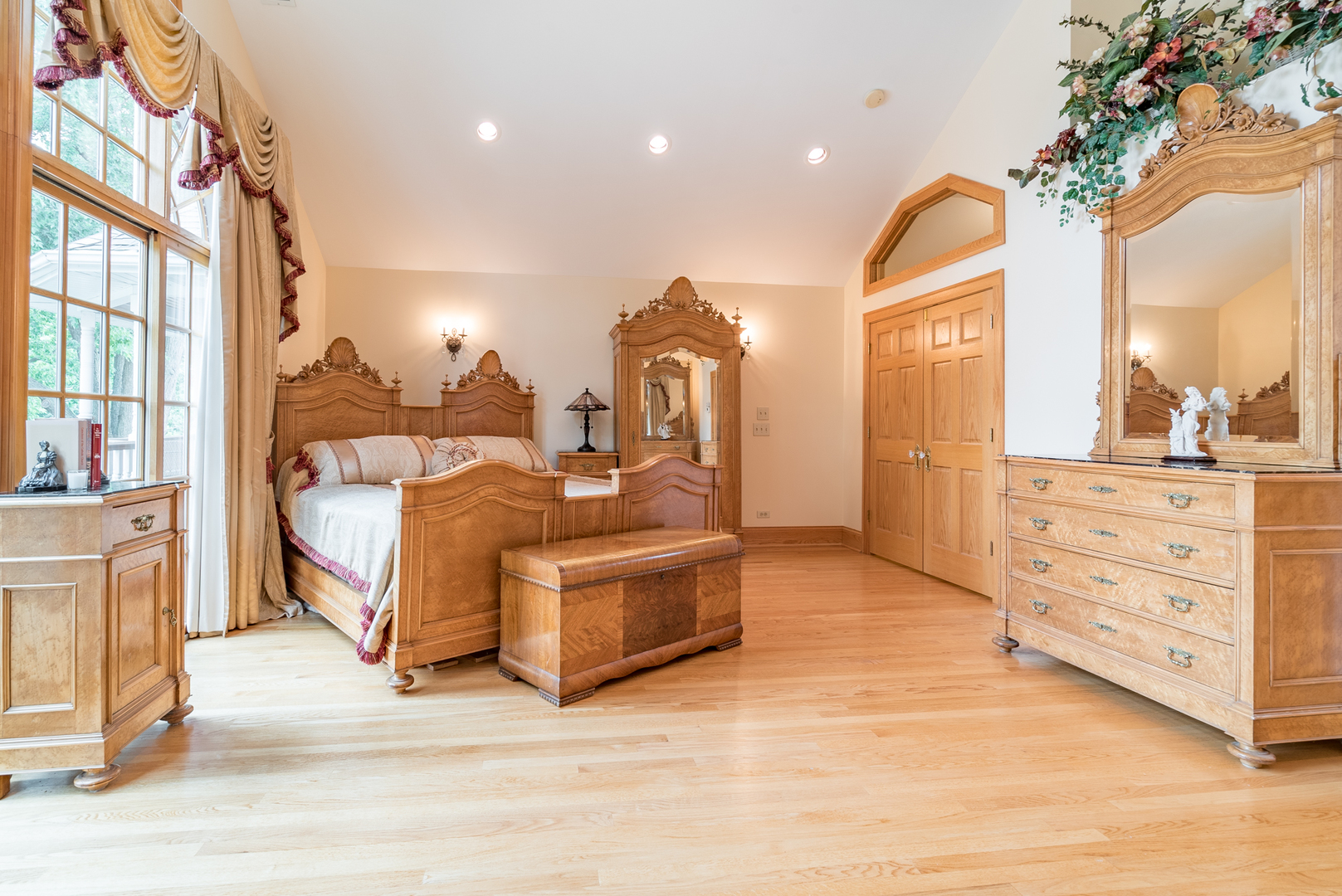 117 Elmore Street Park Ridge, IL 60068 - Photo 13 of 31 a view of a bedroom with furniture and lamp