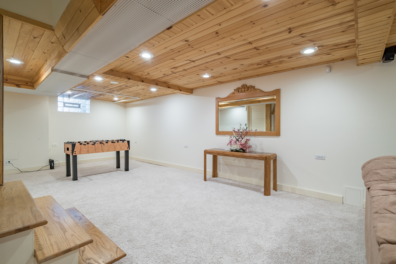 117 Elmore Street Park Ridge, IL 60068 - Photo 21 of 31 a room with furniture