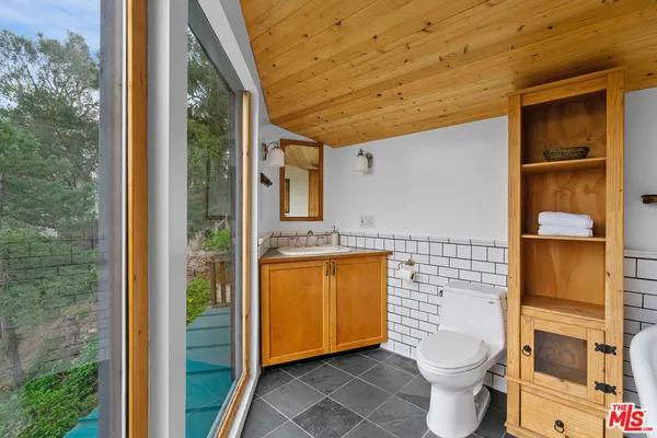 a bathroom with a tub