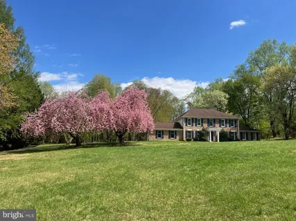 a view of a house with a big yard