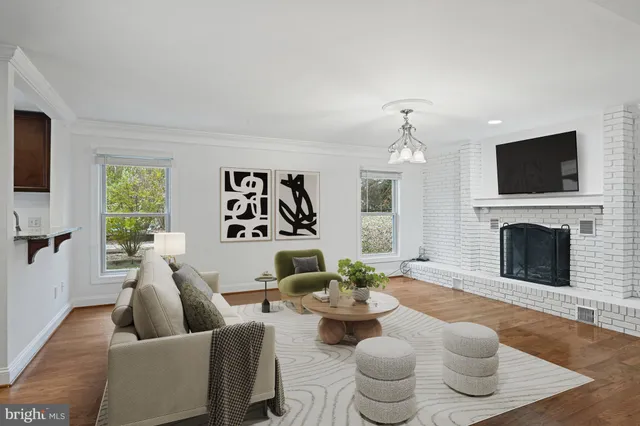 $2,200,000 | 355 Springvale Road, Great Falls, VA 22066