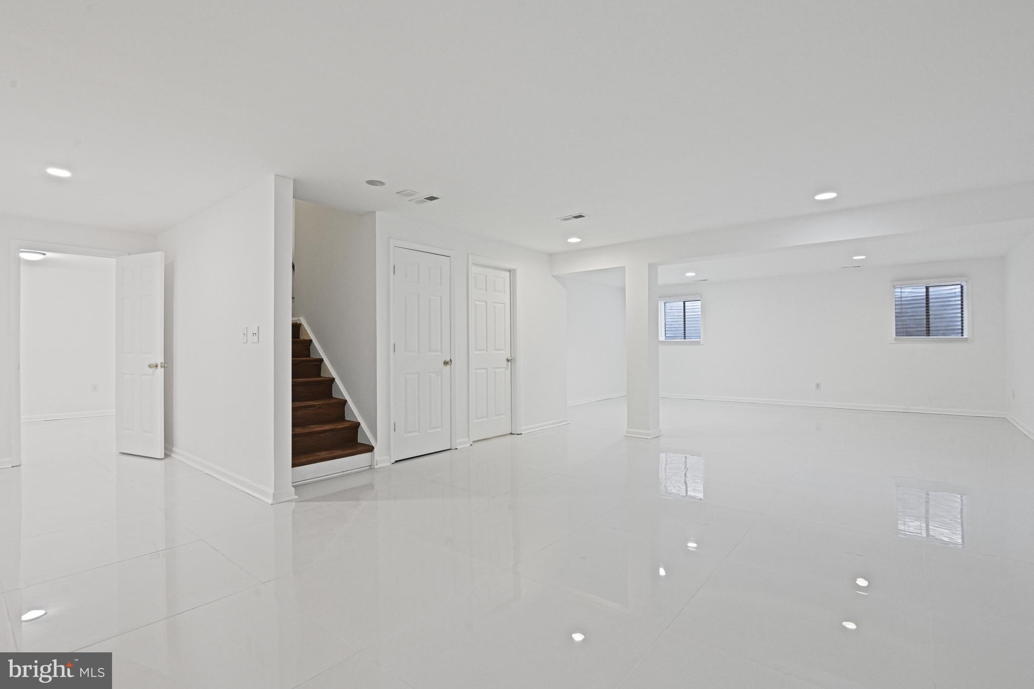 355 Springvale Road Great Falls, VA 22066 - Photo 31 of 44 a view of an empty room with wooden floor