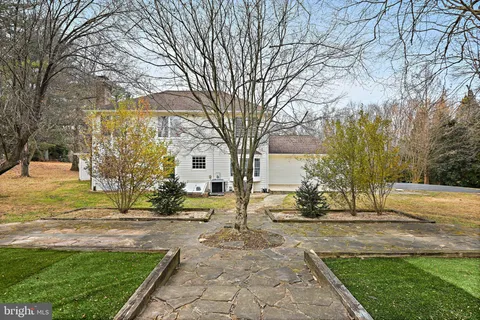 $2,200,000 | 355 Springvale Road, Great Falls, VA 22066