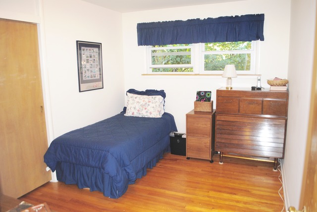507 Ridge Road Highland Park, IL 60035 - Photo 14 of 20 a bedroom with a bed and a window