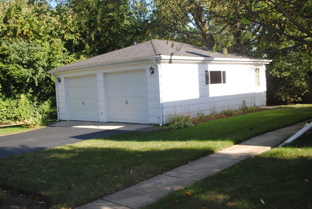 507 Ridge Road Highland Park, IL 60035 - Photo 19 of 20 a front view of a house with a yard