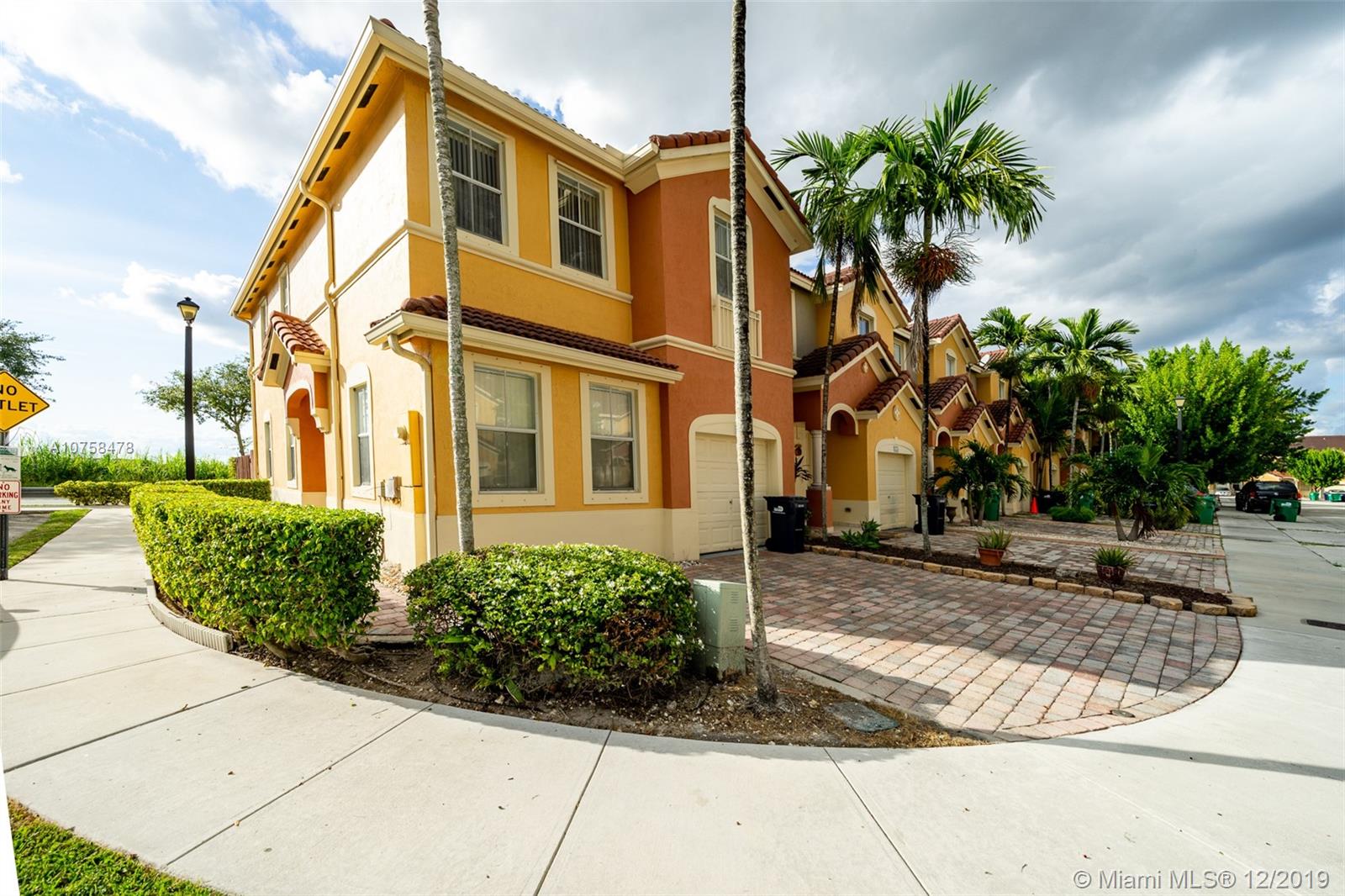 8568 Southwest 166th Place Miami, FL 33193 - Photo 3 of 29