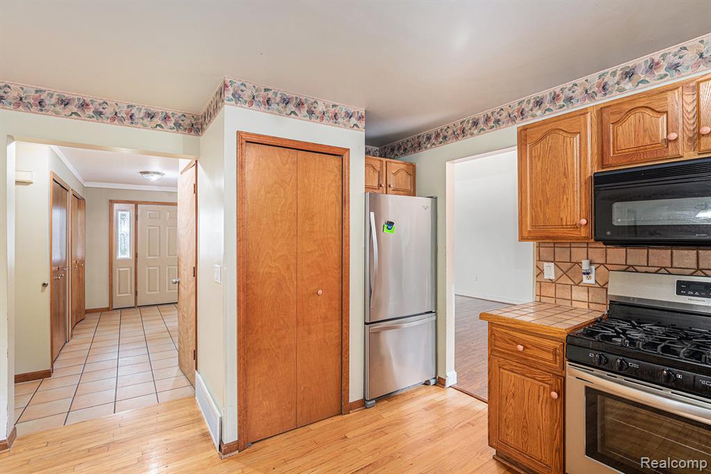 4511 Mt Morris Road Columbiaville, MI 48421 - Photo 5 of 29 Gallery Image 5