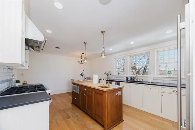 $899,900 | 159 Washington Street, Unit 4, Newton, MA 02458