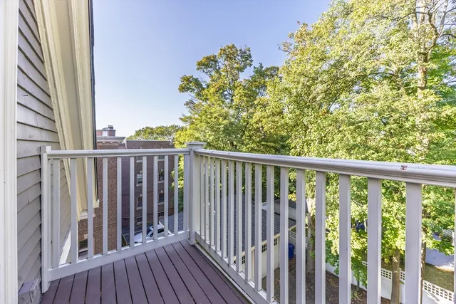 $899,900 | 159 Washington Street, Unit 4, Newton, MA 02458