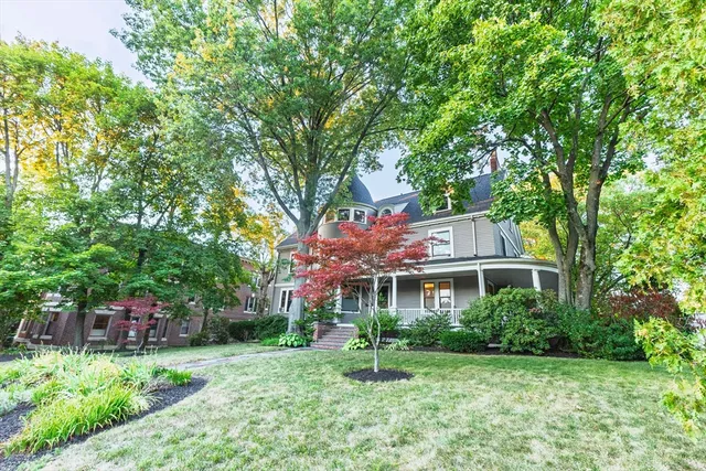 $899,900 | 159 Washington Street, Unit 4, Newton, MA 02458