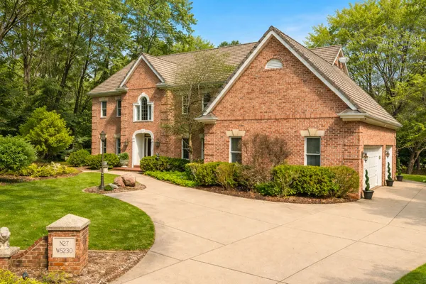 $1,399,900 | N27W5230 Hamilton Road, Cedarburg, WI 53012