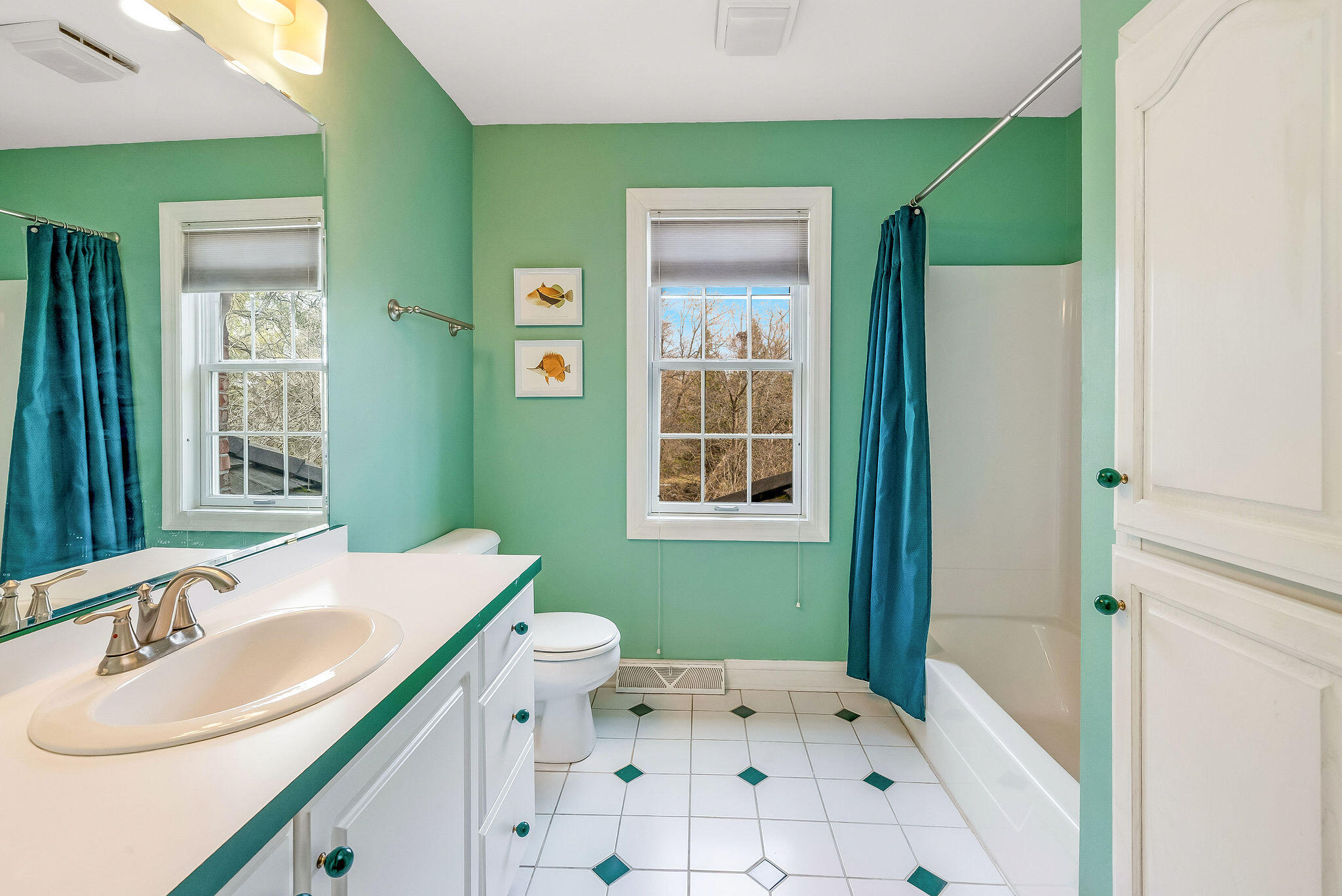 N27W5230 Hamilton Road Cedarburg, WI 53012 - Photo 22 of 50 Upper Full Bathroom