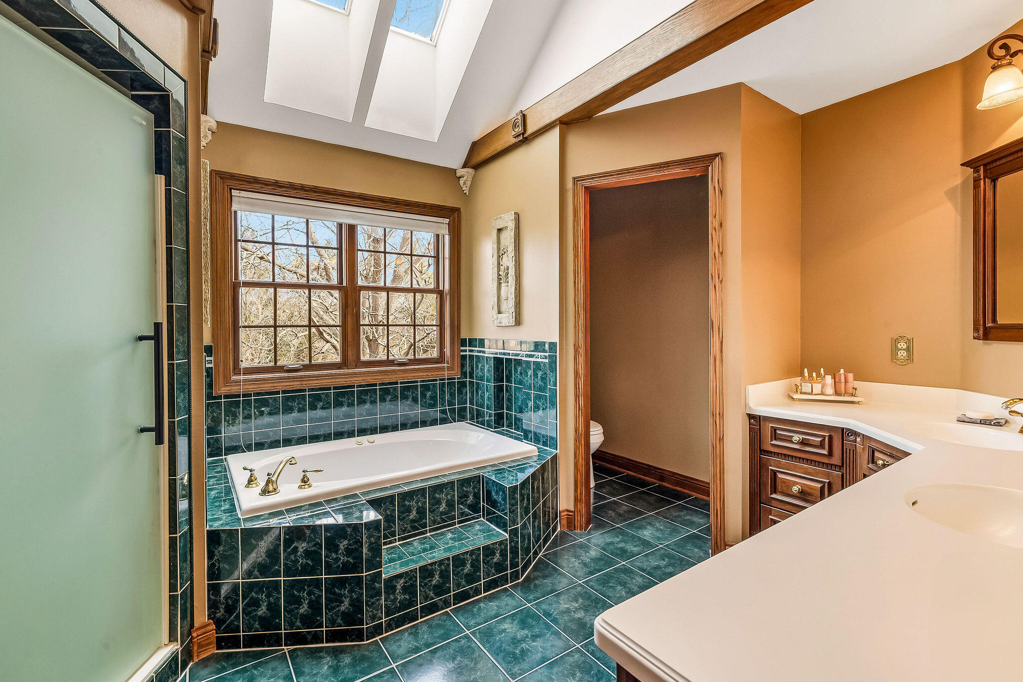 N27W5230 Hamilton Road Cedarburg, WI 53012 - Photo 25 of 50 Primary Bathroom