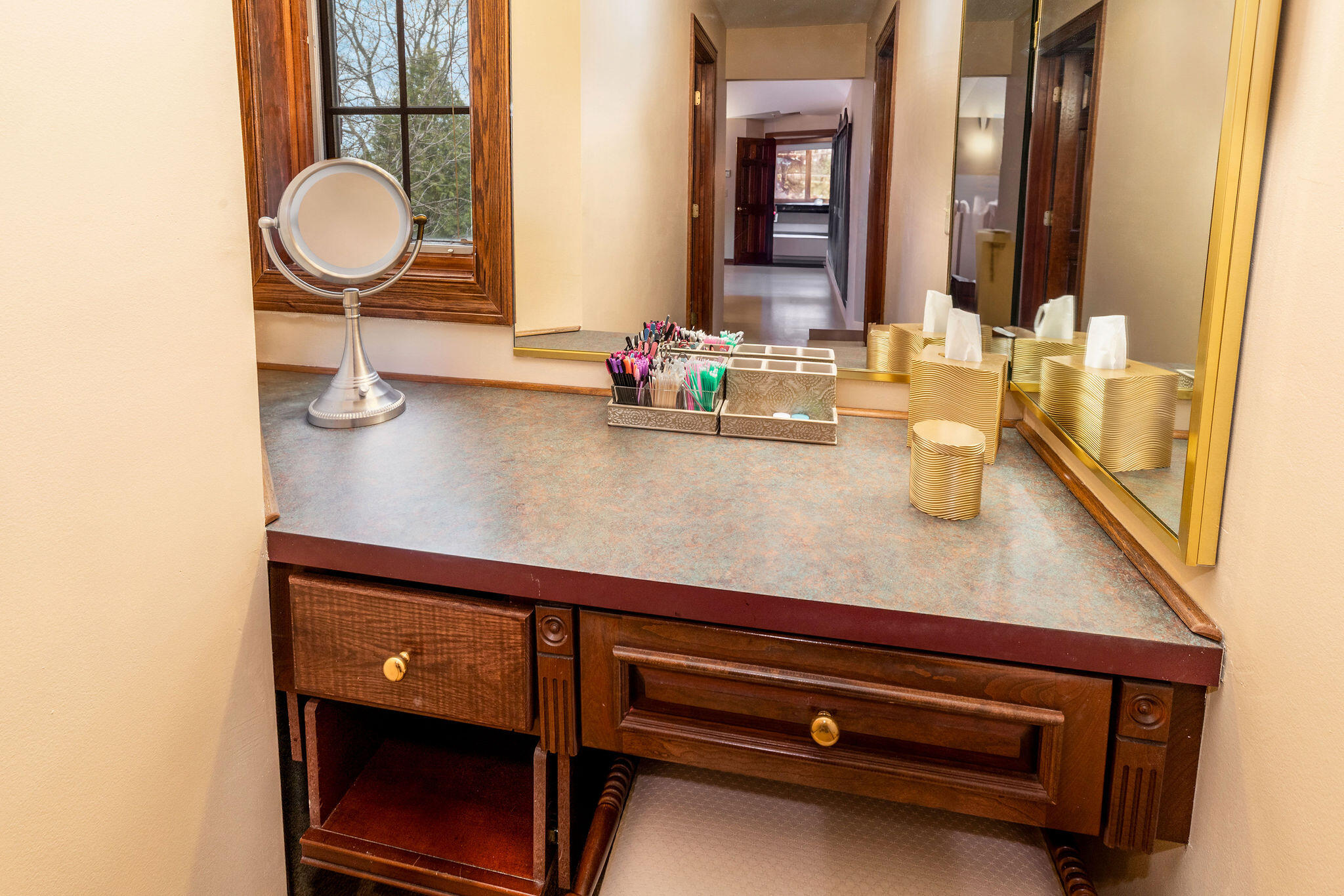 N27W5230 Hamilton Road Cedarburg, WI 53012 - Photo 28 of 50 Primary Bedroom Make-Up Area