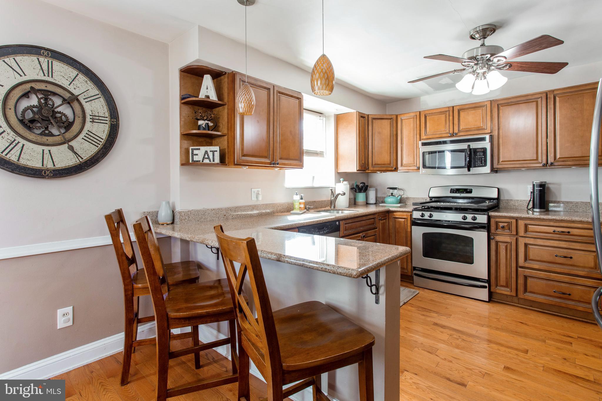126 Kent Road Springfield, PA 19064 - Photo 14 of 34 Kitchen with Eating Area