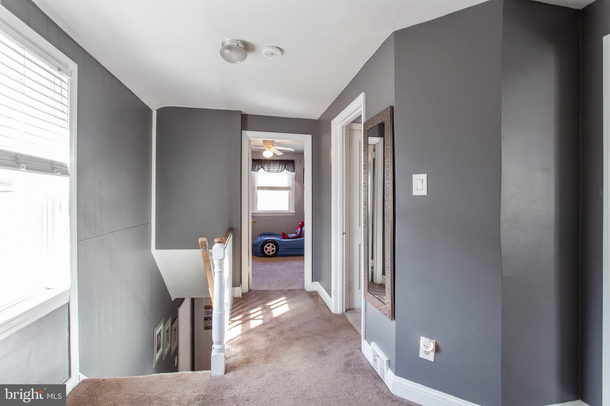 126 Kent Road Springfield, PA 19064 - Photo 21 of 34 Upstairs Hallway