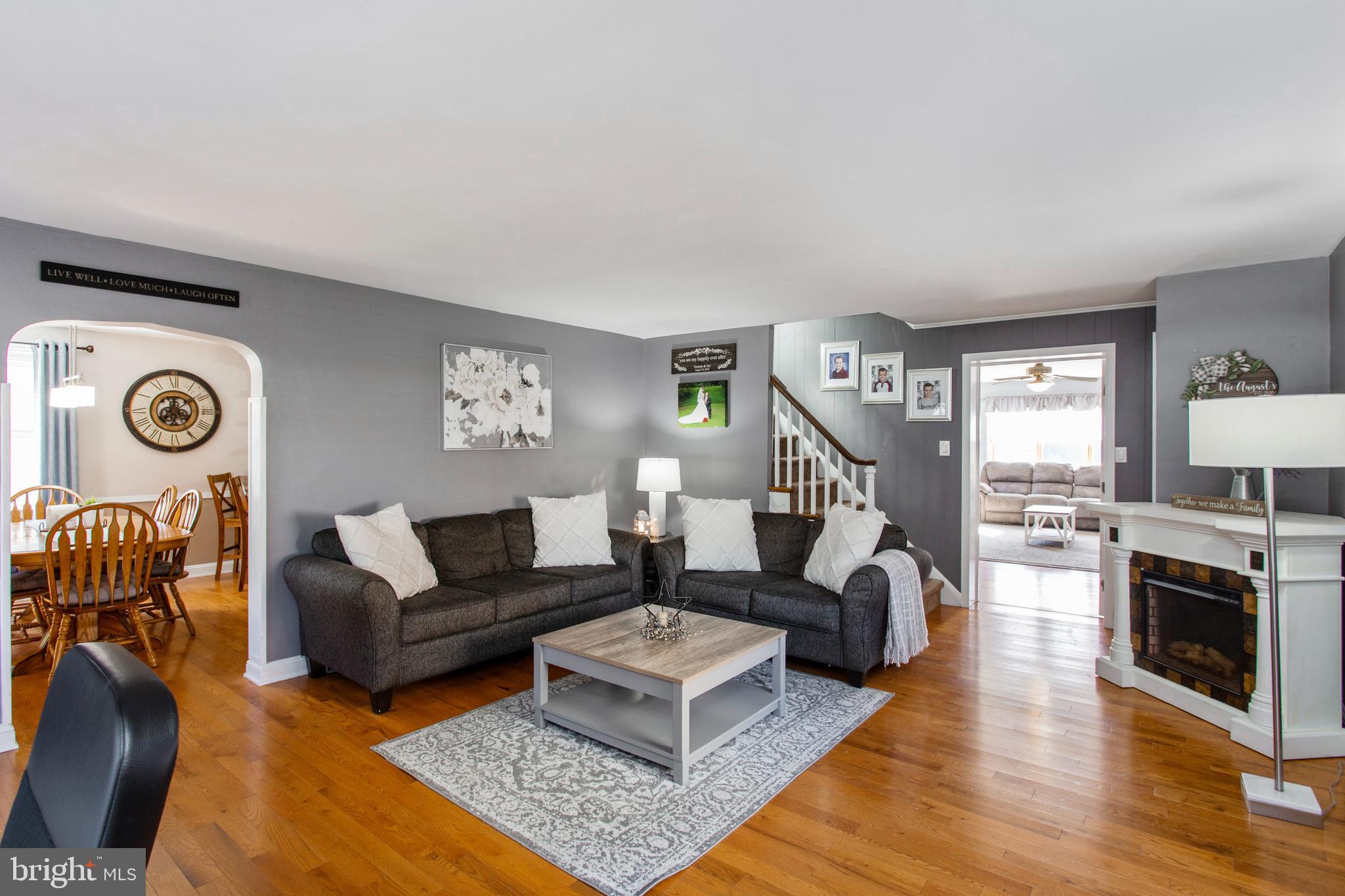 126 Kent Road Springfield, PA 19064 - Photo 4 of 34 Spacious Living Room