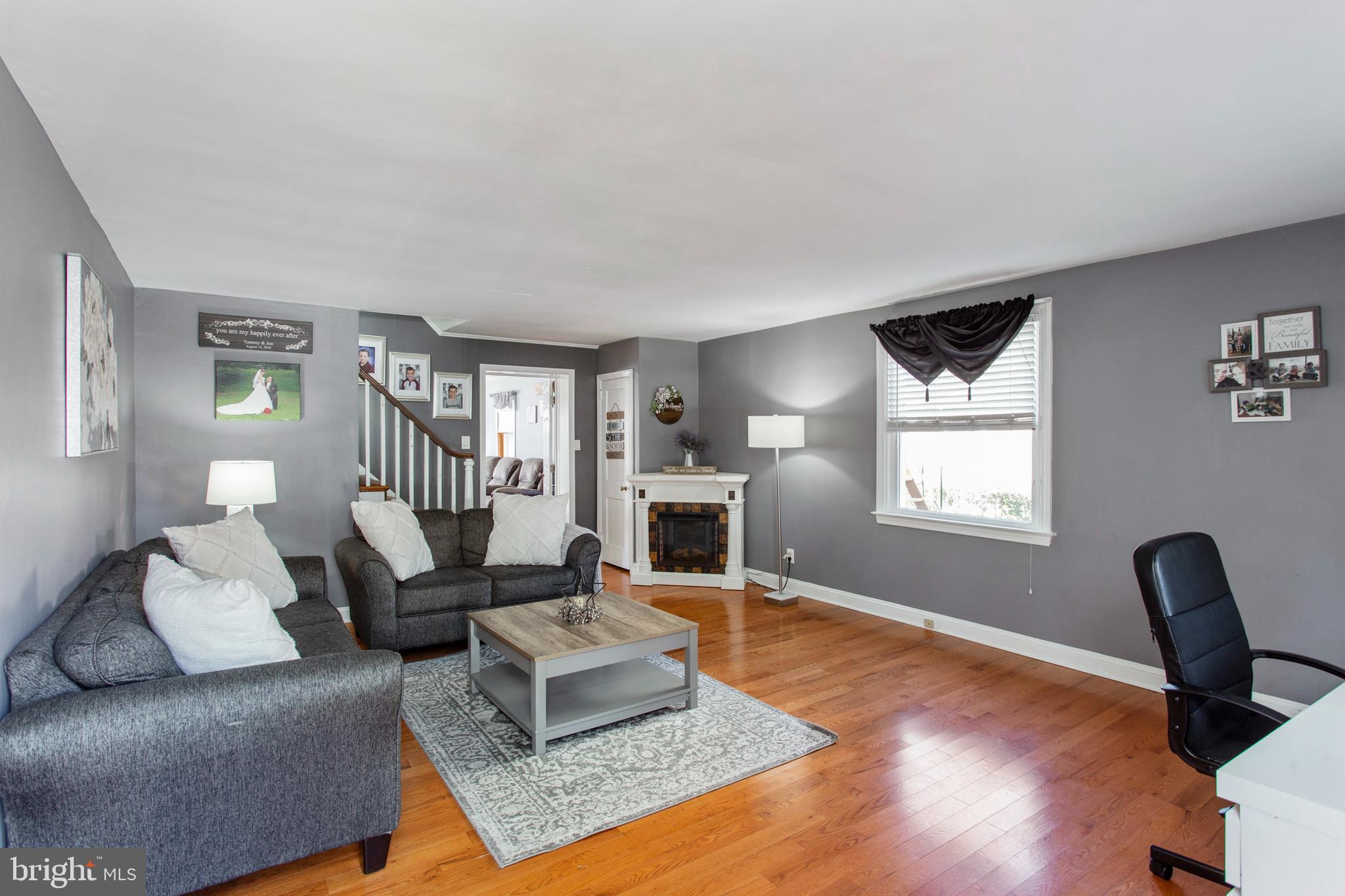 126 Kent Road Springfield, PA 19064 - Photo 5 of 34 Spacious Living Room