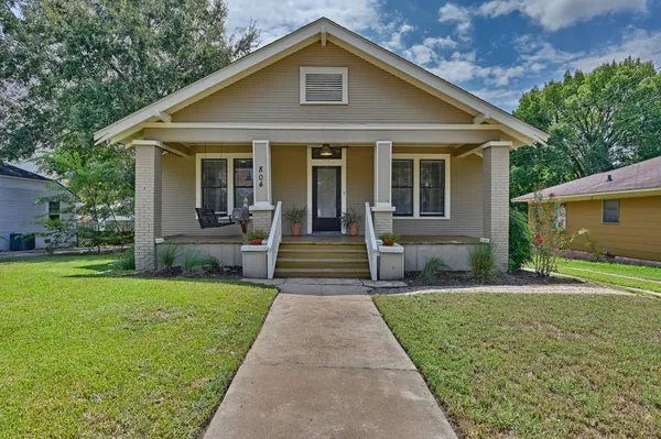 $220,000 | 804 East Academy Street, Brenham, TX 77833