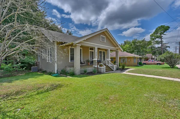 $220,000 | 804 East Academy Street, Brenham, TX 77833