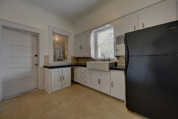 $220,000 | 804 East Academy Street, Brenham, TX 77833