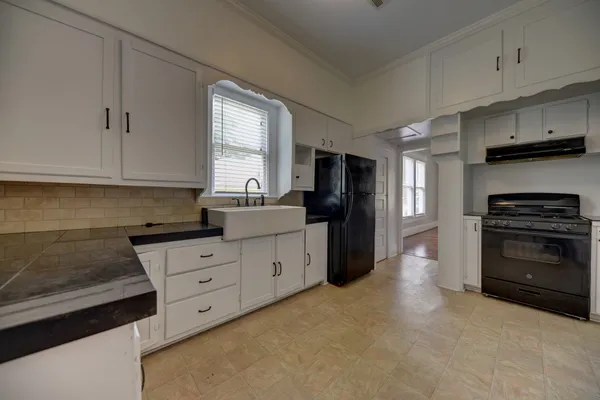 $220,000 | 804 East Academy Street, Brenham, TX 77833