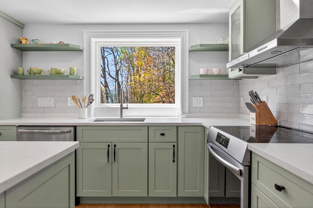 43 Rivers Lane Malden, MA 02148 - Photo 5 of 27