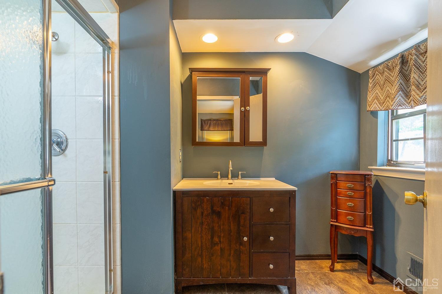 501 Maplecrest Road Edison, NJ 08820 - Photo 18 of 25 Gallery Image 18