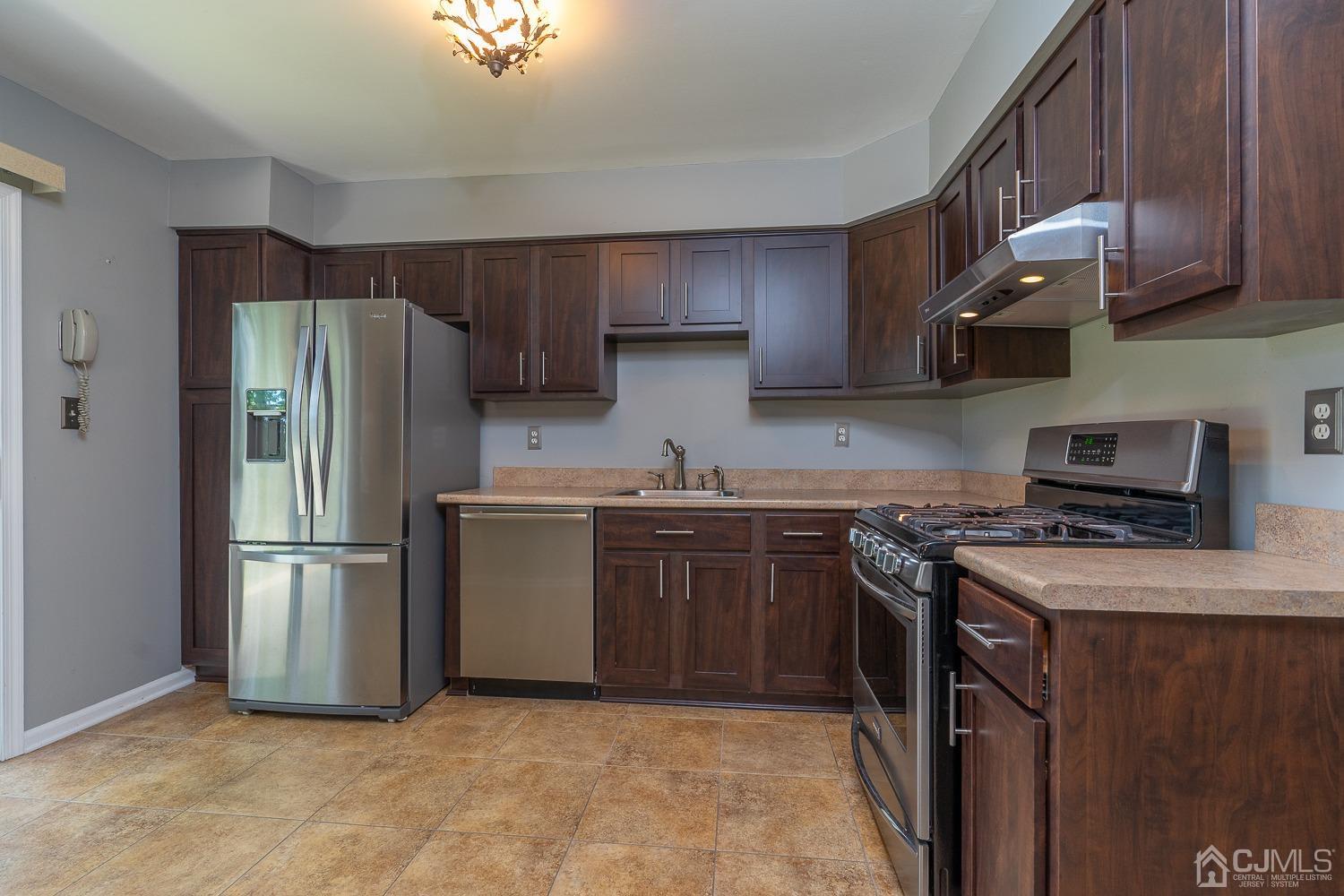 501 Maplecrest Road Edison, NJ 08820 - Photo 10 of 25 Gallery Image 10