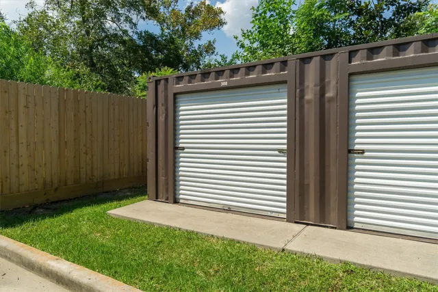 a view of small house with a yard