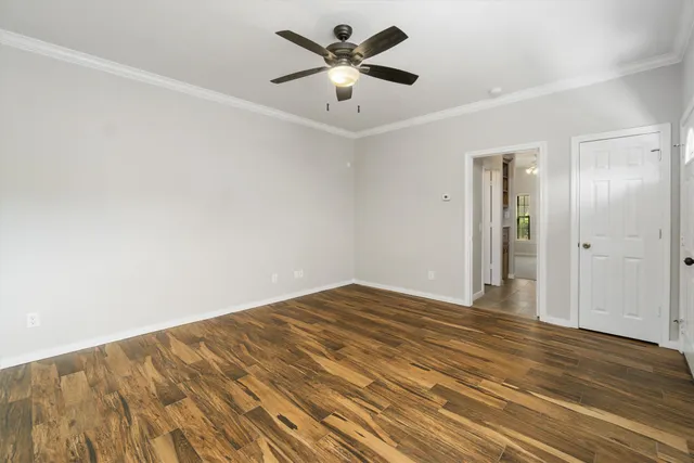 an empty room with fan and a ceiling fan