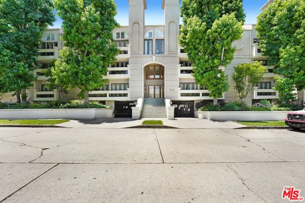 $3,800 | 4415 Saugus Avenue, Unit 209, Sherman Oaks, CA 91403