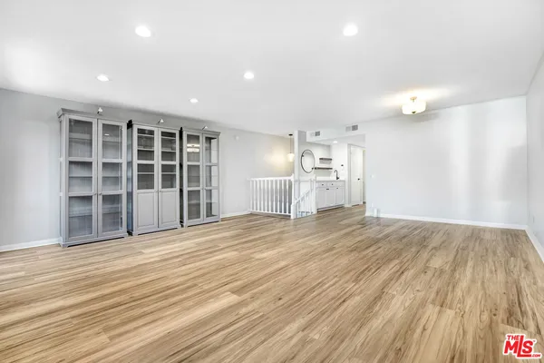 $3,800 | 4415 Saugus Avenue, Unit 209, Sherman Oaks, CA 91403