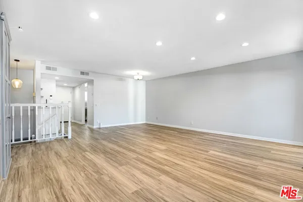 $3,800 | 4415 Saugus Avenue, Unit 209, Sherman Oaks, CA 91403