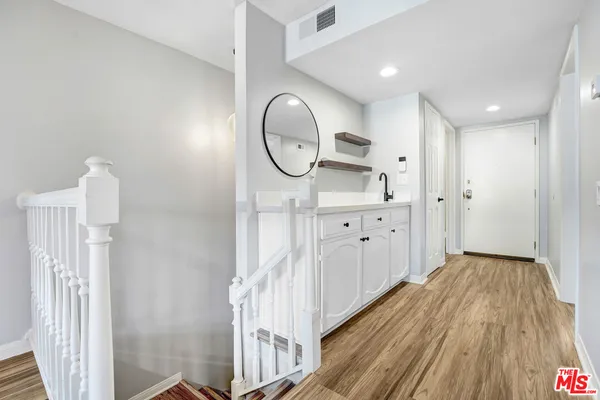 $3,800 | 4415 Saugus Avenue, Unit 209, Sherman Oaks, CA 91403