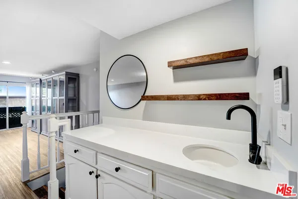 $3,800 | 4415 Saugus Avenue, Unit 209, Sherman Oaks, CA 91403