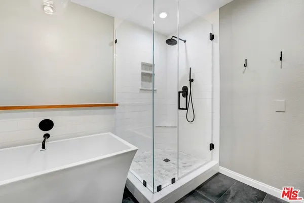 $3,800 | 4415 Saugus Avenue, Unit 209, Sherman Oaks, CA 91403