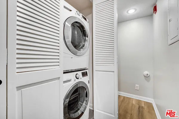 $3,800 | 4415 Saugus Avenue, Unit 209, Sherman Oaks, CA 91403