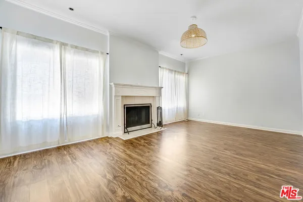 $3,800 | 4415 Saugus Avenue, Unit 209, Sherman Oaks, CA 91403