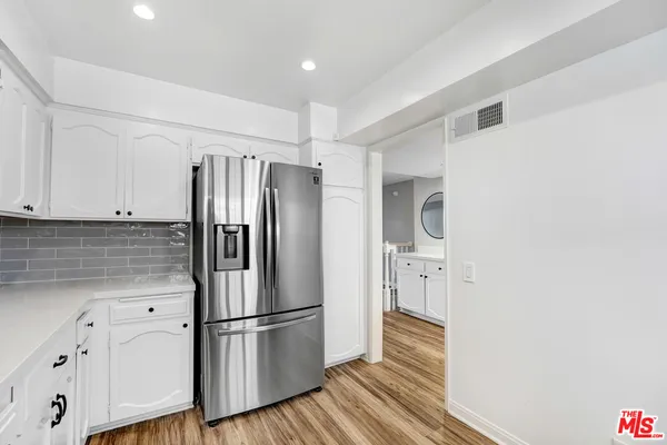 $3,800 | 4415 Saugus Avenue, Unit 209, Sherman Oaks, CA 91403