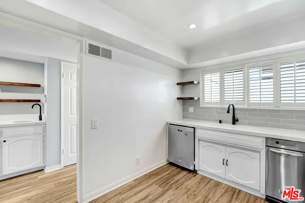 $3,800 | 4415 Saugus Avenue, Unit 209, Sherman Oaks, CA 91403