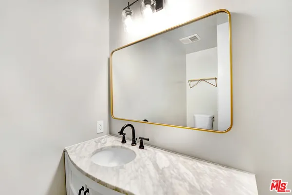 $3,800 | 4415 Saugus Avenue, Unit 209, Sherman Oaks, CA 91403